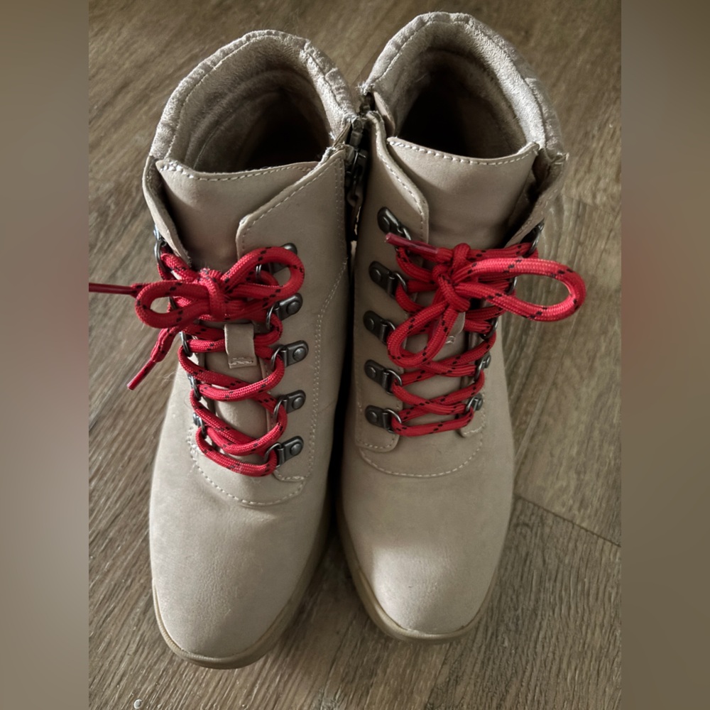 Dr. Scholl’s Women's Hiking Boots with Red Laces